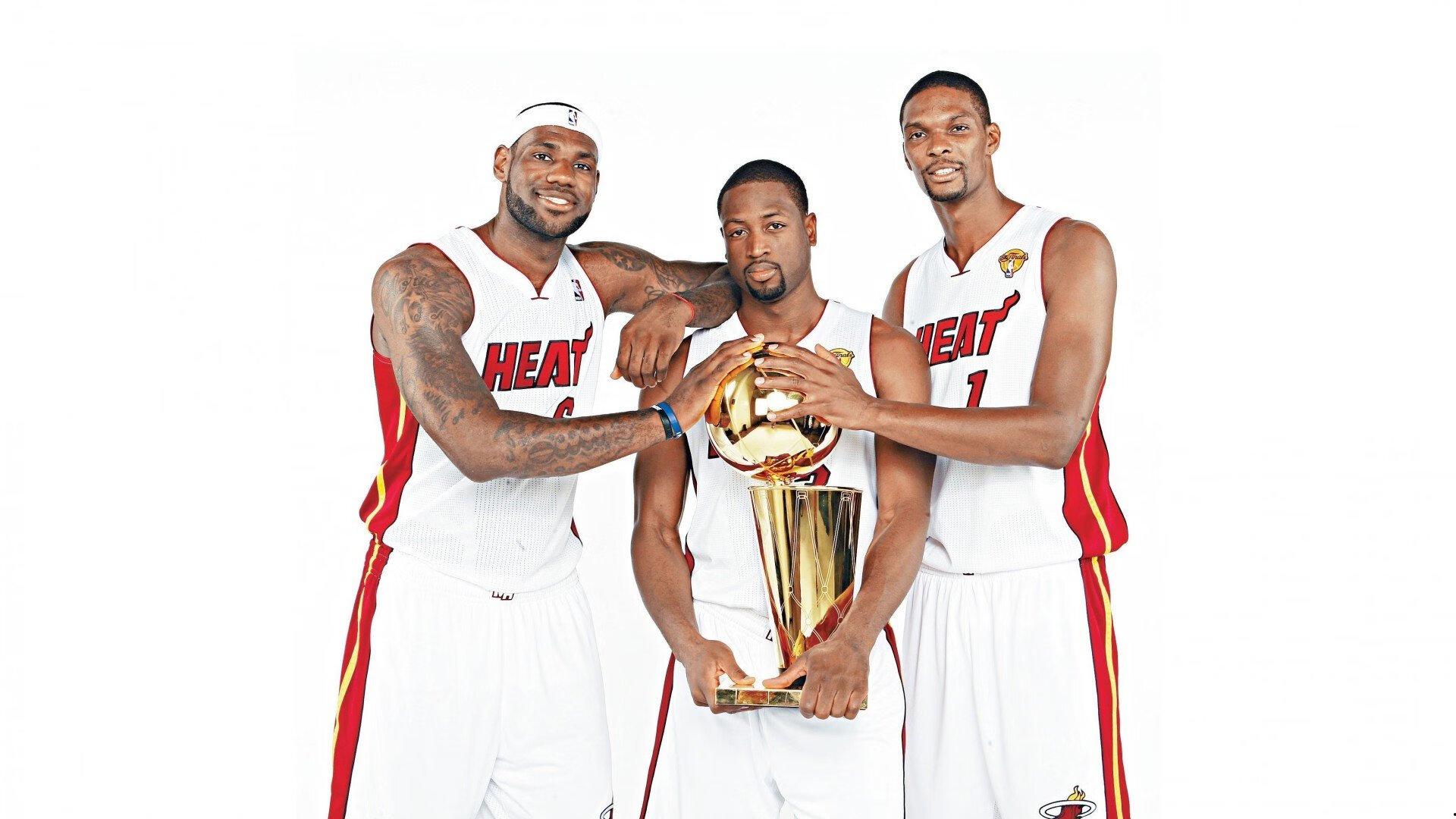 NBA总决赛激战正酣,勇士队逆转取胜夺赛点