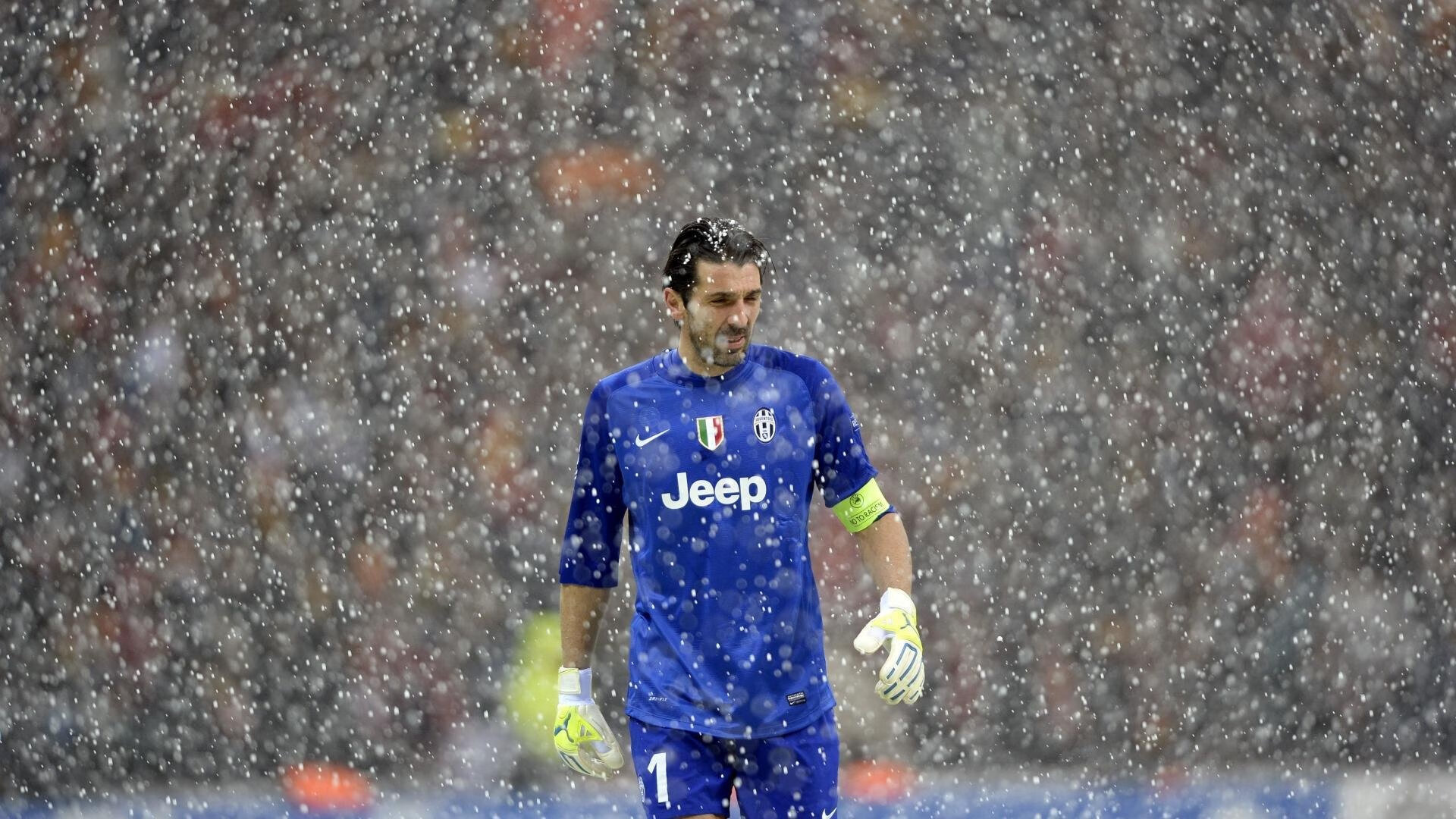 温网2024,阿尔卡拉斯险胜德约科维奇 新生代王者登顶全英俱乐部